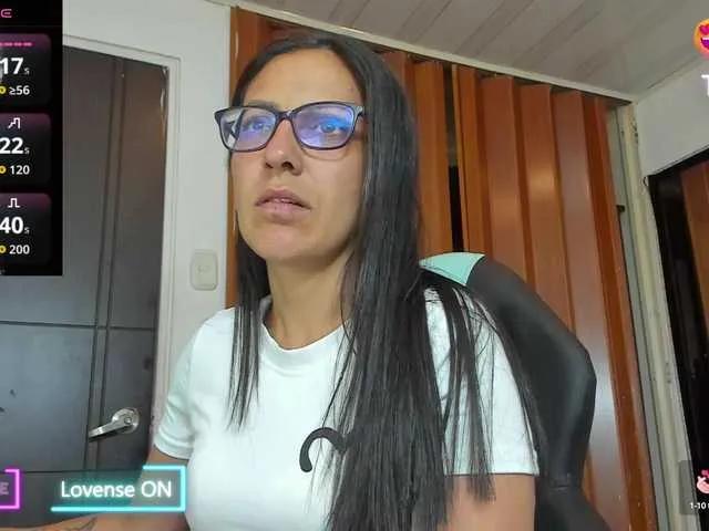 alma-blue on BongaCams 