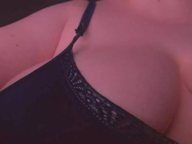 amazingtits-5D on BongaCams 