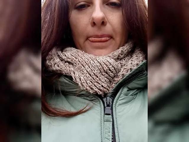 Erine9900 on BongaCams