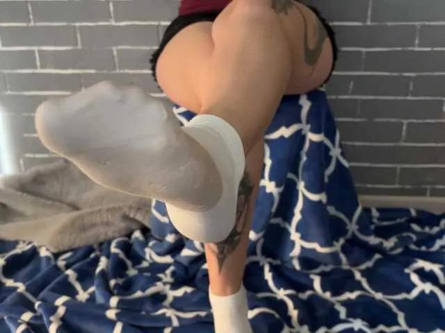 Fox-Paws on BongaCams