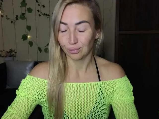 Jullyblondkiss on BongaCams 