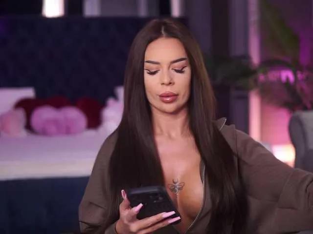 MissKiarra on BongaCams 