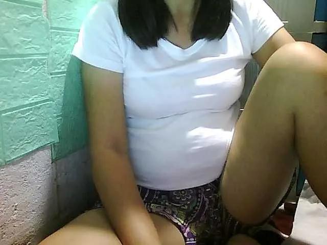 Yummyflirttits69 on BongaCams 