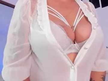 honeykissy —  Your naughty MILF next door - Your fantasy, my pleasure   - Goal: Pour oil on my tits  [194 tokens left] #pantyhose #curvy #mature #mommy #milf
