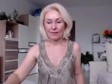 jasmin18v — Lovense is on, ...  blouse off,  make me squirt if you can xxx [984 tokens remaining]