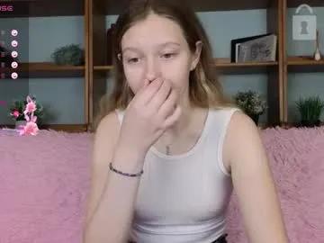 ksuhesa — lick lips and fingers close to the camera [163 tokens left] #natural #18 #nonude #skinny #shy