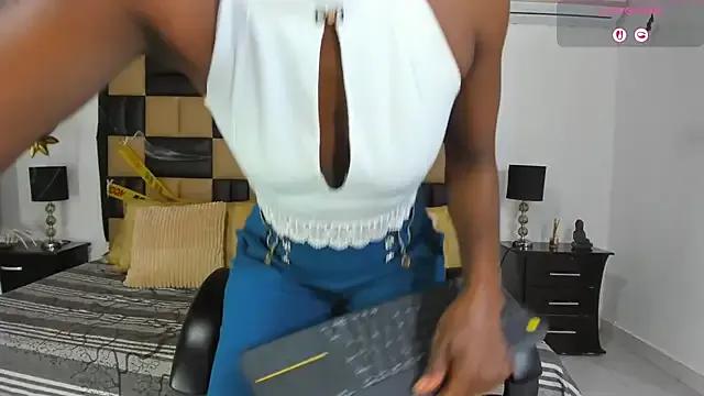 AlmaSean on StripChat 