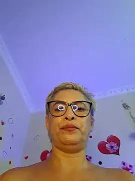 BellaBellaHot on StripChat 