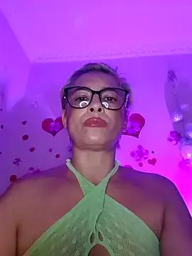 BellaBellaHot on StripChat 