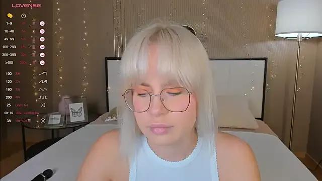 bellatip on StripChat 