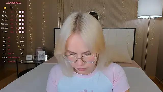 bellatip on StripChat 