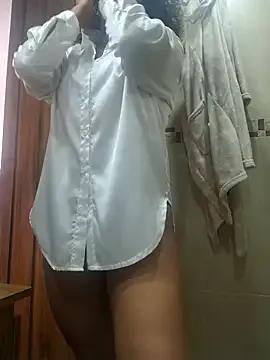 BiiancaEstradaa — masturbation with two fingers