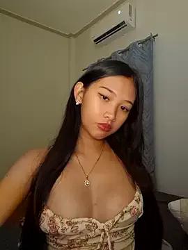 Bunny72772 on StripChat 