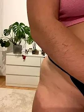 Chloe-taa — Je chevauche mon gode nue 