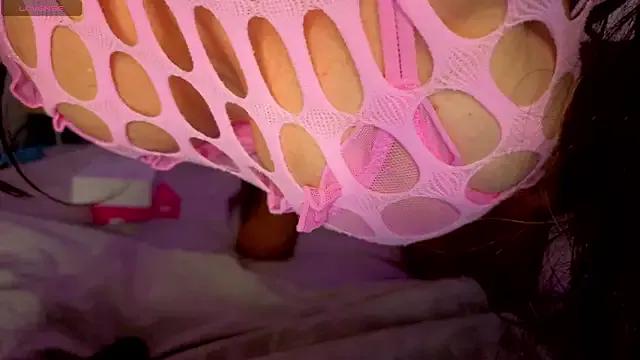 Eimikuro11 on StripChat 