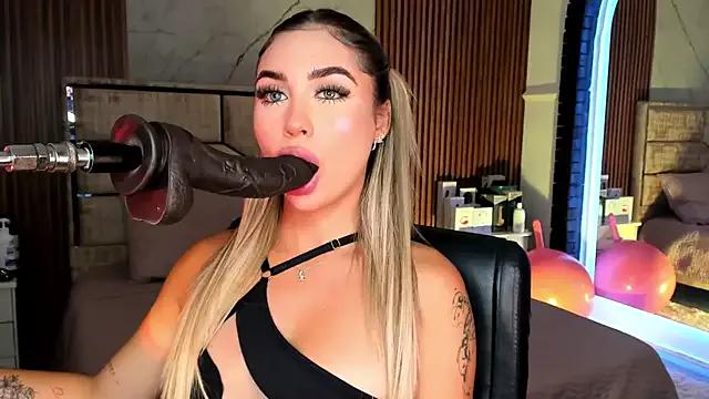 EmiilyHendriixx on StripChat 