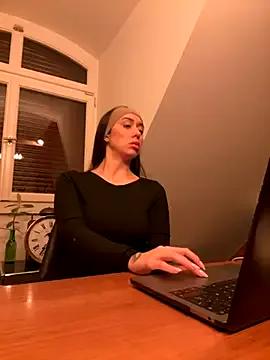 emiliasommer — Creamy tits massage