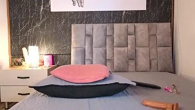 emmi_collinss on StripChat 