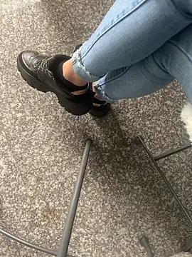 FeetVibe — Stocking Seduction (nylon tease & rip)