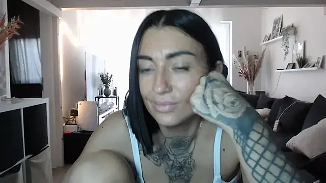 IntiMia on StripChat 