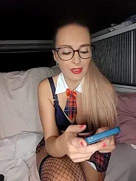 Jade_Emeraud — Je me doigte la chatte