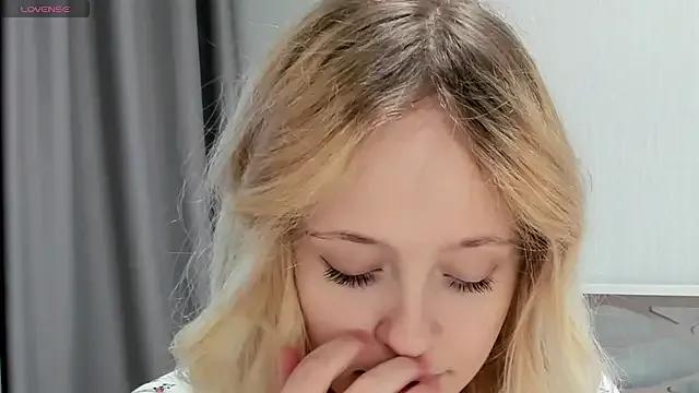 Julliakoill on StripChat 