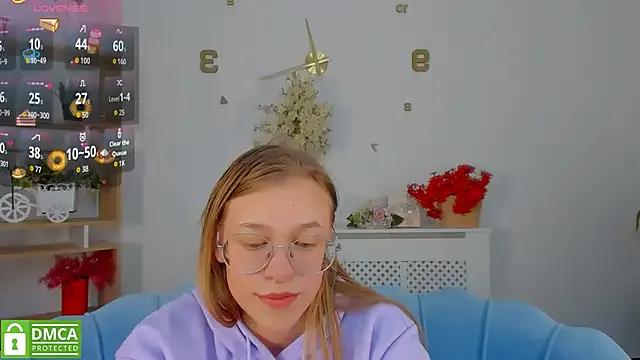 LayriantaVee — last to reach the goal will get 3 minute