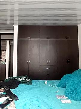 Lesly_10- — Remove bra + oil on breasts