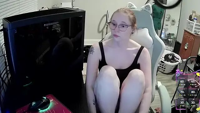 LilyFoxxx on StripChat 