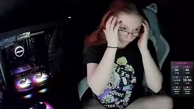 LilyFoxxx on StripChat 