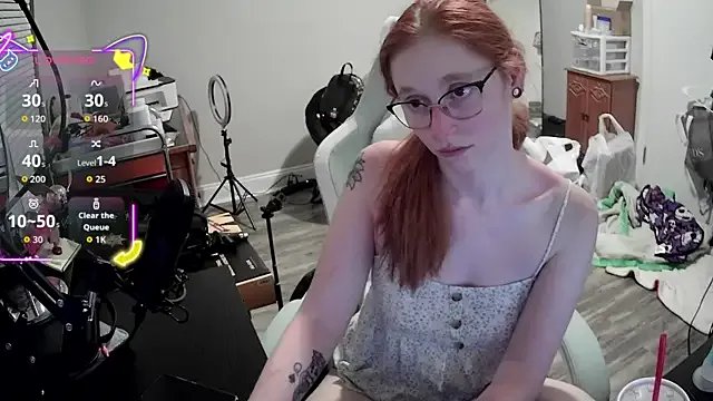 LilyFoxxx on StripChat 