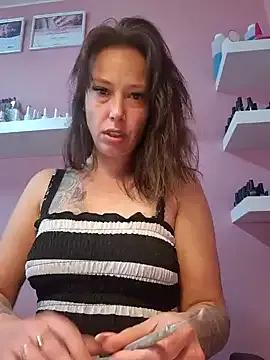littleladyshelly on StripChat 
