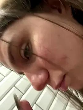MiniVi — Put 2 fingers in my pussy and squirt