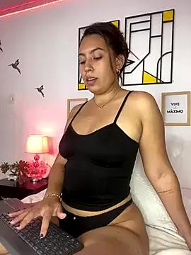 miss__caroline on StripChat 