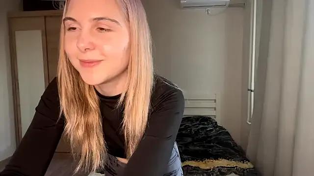 MyraLitterers — lift up my skirt n show my juicy ass