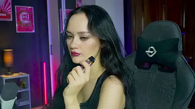 QueenAliss on StripChat 