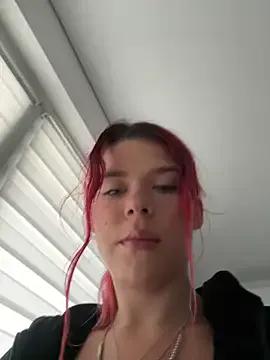 RiriRoseey on StripChat 