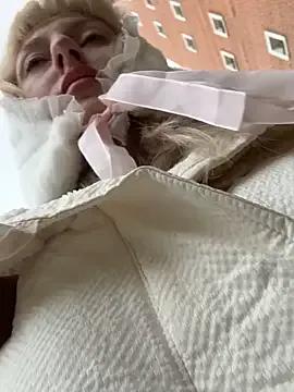 RonnieKiss — take off panties and show pussy