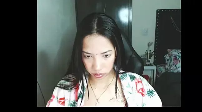 SallyWhitee on StripChat 