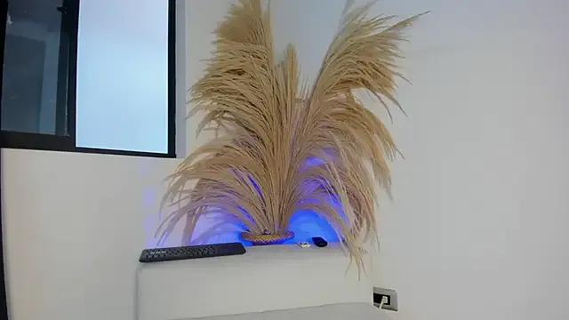 Thiago_Connor21 — Shape my abs + apply oil