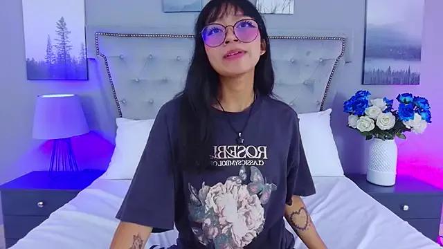 Yommi_Winx on StripChat 