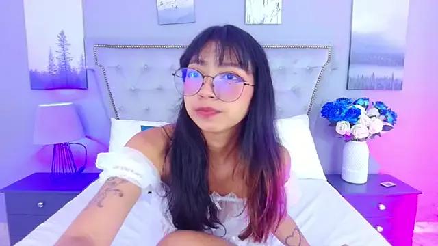 Yommi_Winx on StripChat 