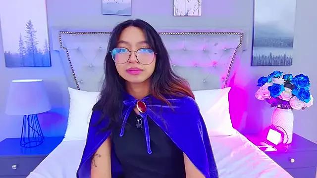 Yommi_Winx on StripChat 